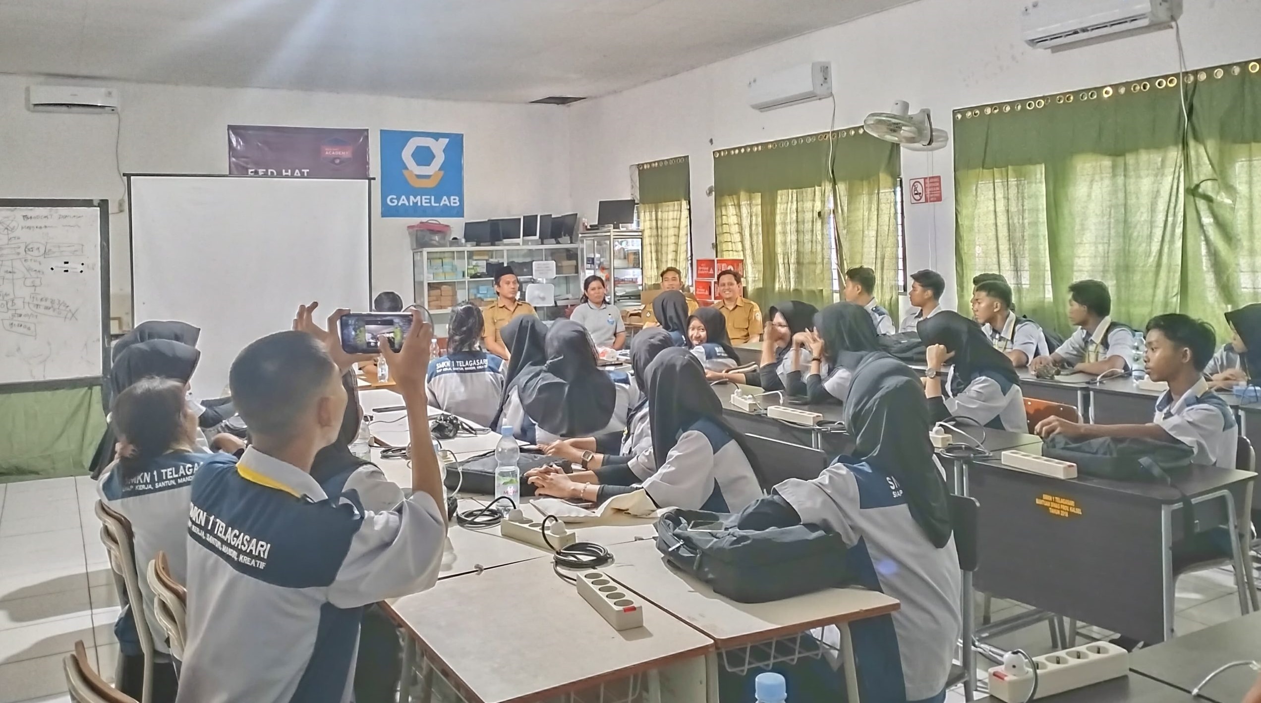 Kegiatan PKL siswa TKJ di industri mitra