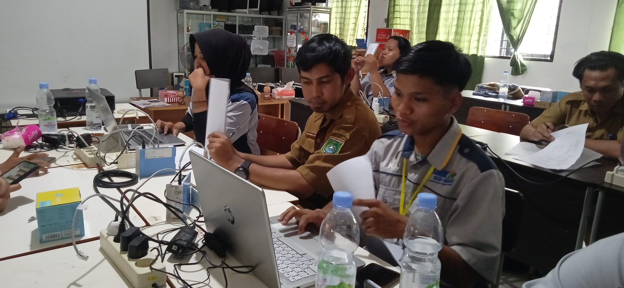 Suasana kerja praktik dan pembelajaran di tempat PKL