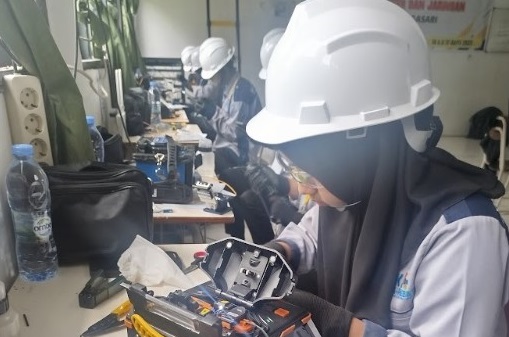 Pendampingan dan monitoring oleh pembimbing industri