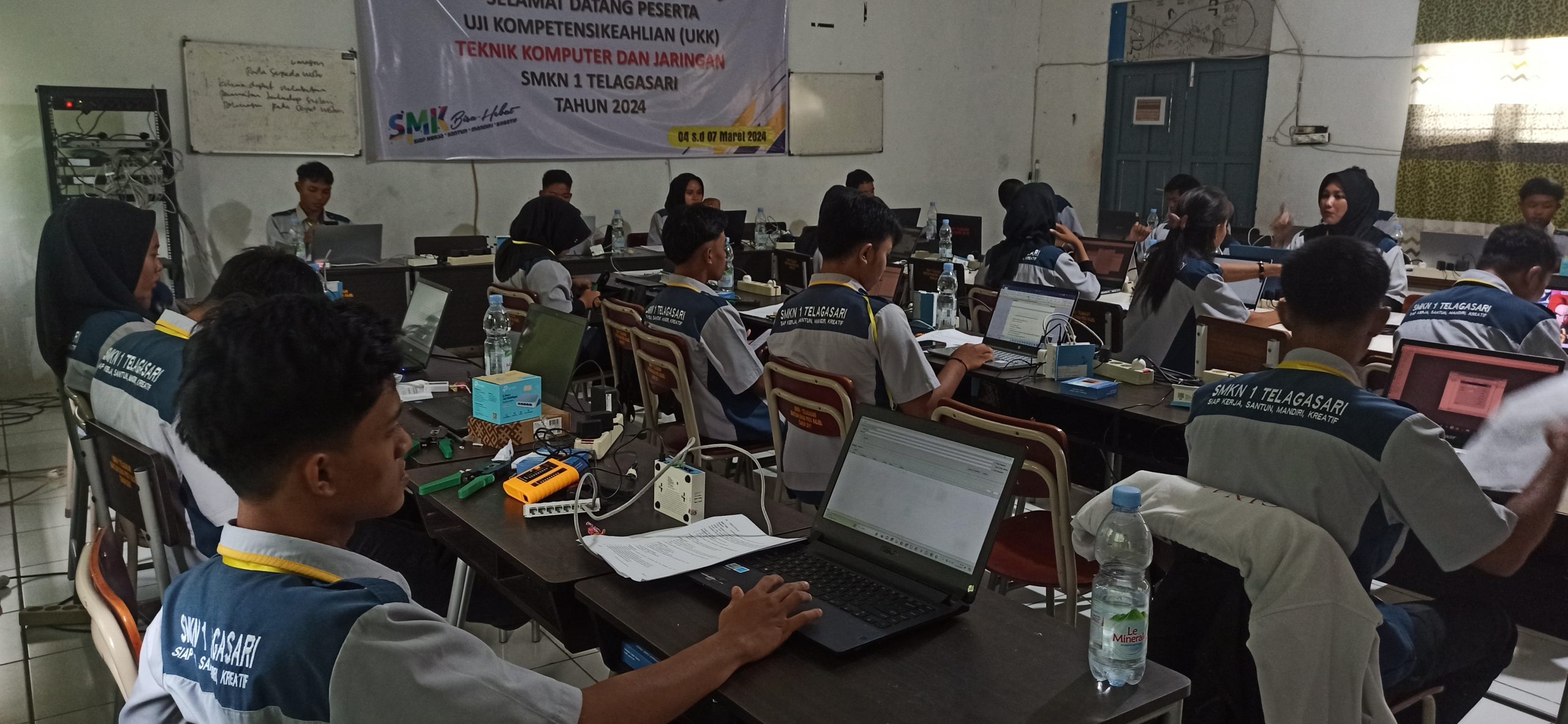 Presentasi dan pelaporan hasil kegiatan PKL