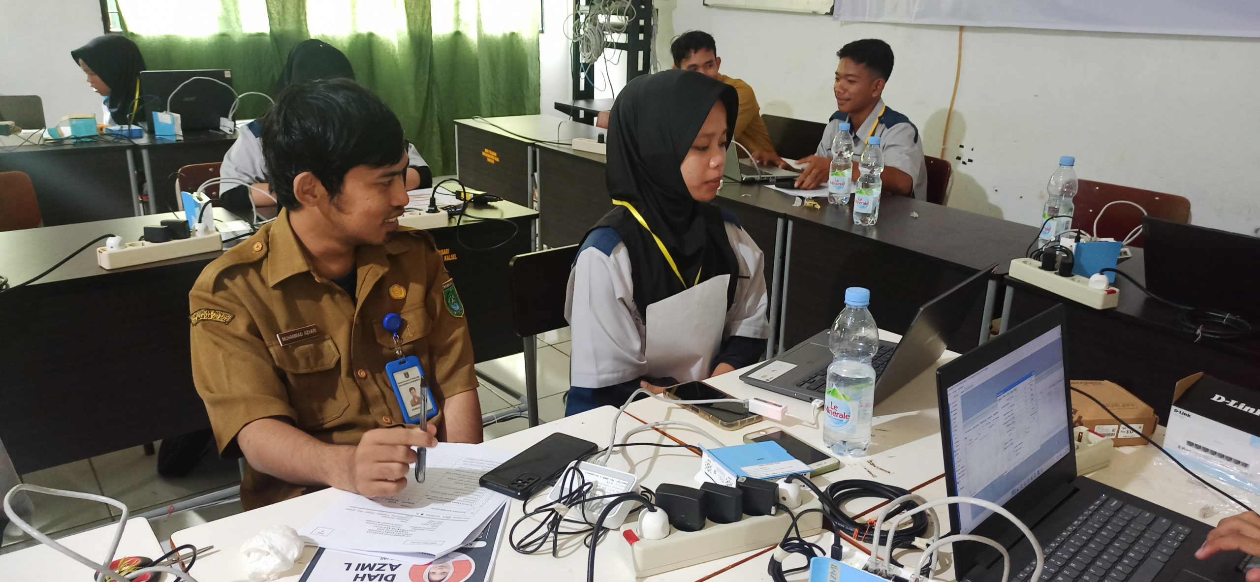 Kunjungan dan evaluasi kegiatan PKL oleh sekolah
